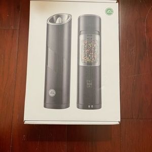 NWT GATGOODS Gravity Electric Salt and Pepper Grinder Set